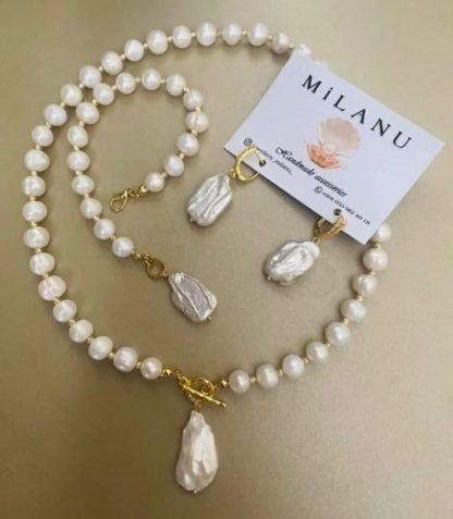 A set of natural pearls