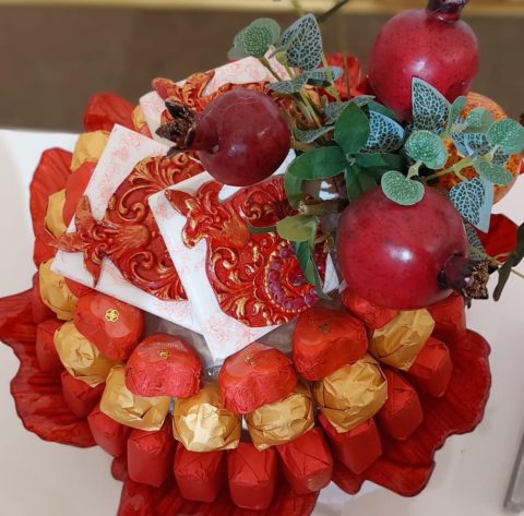 Chocolate khoncha with pomegranate composition
