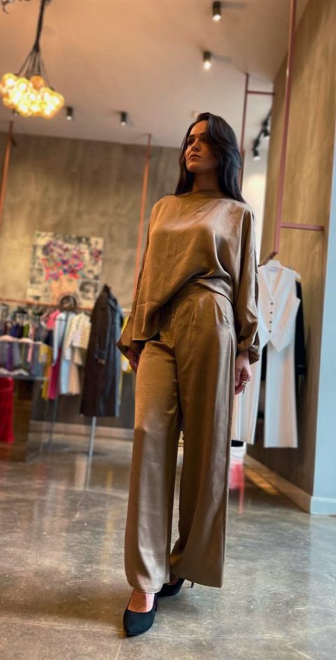 Büzüklü model dəst