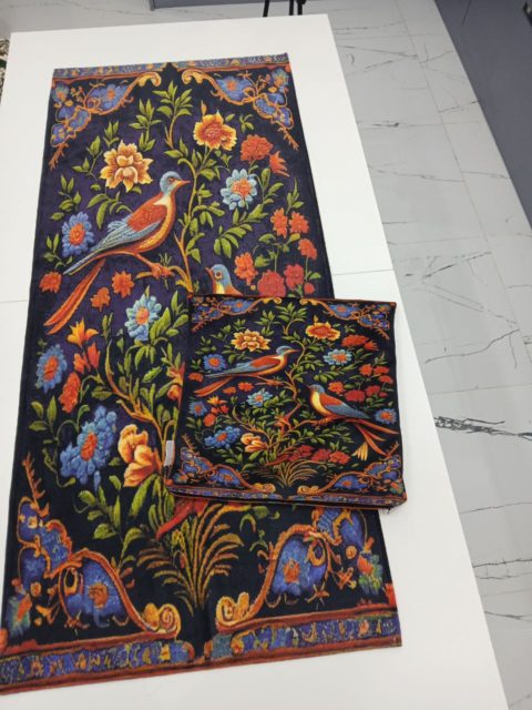 Thick velvet set for the table