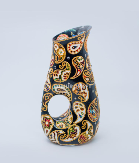 The products are made using stained glass technique.