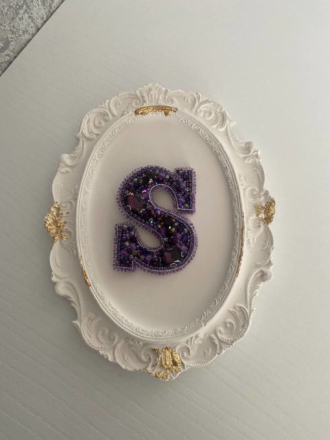 Broş hərif “S”