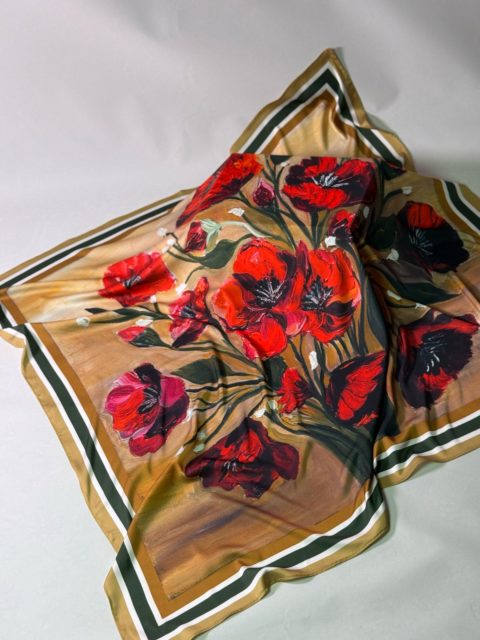 Lalə naxışlı ipək yaylıq (110x110 sm)