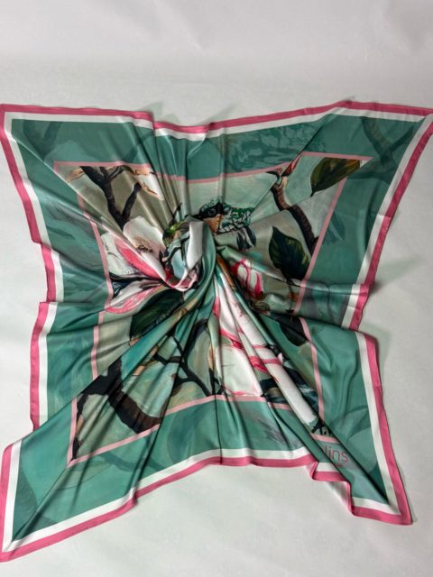 Kolibri və magnoliya naxışlı ipək yaylıq (110x110 sm)