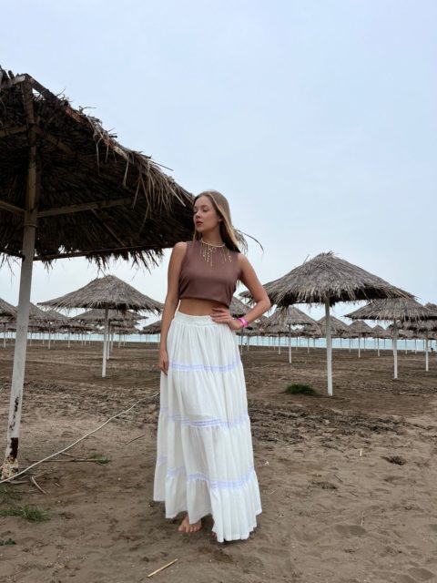 Açıq qəhvəyi rəngli qısa top
