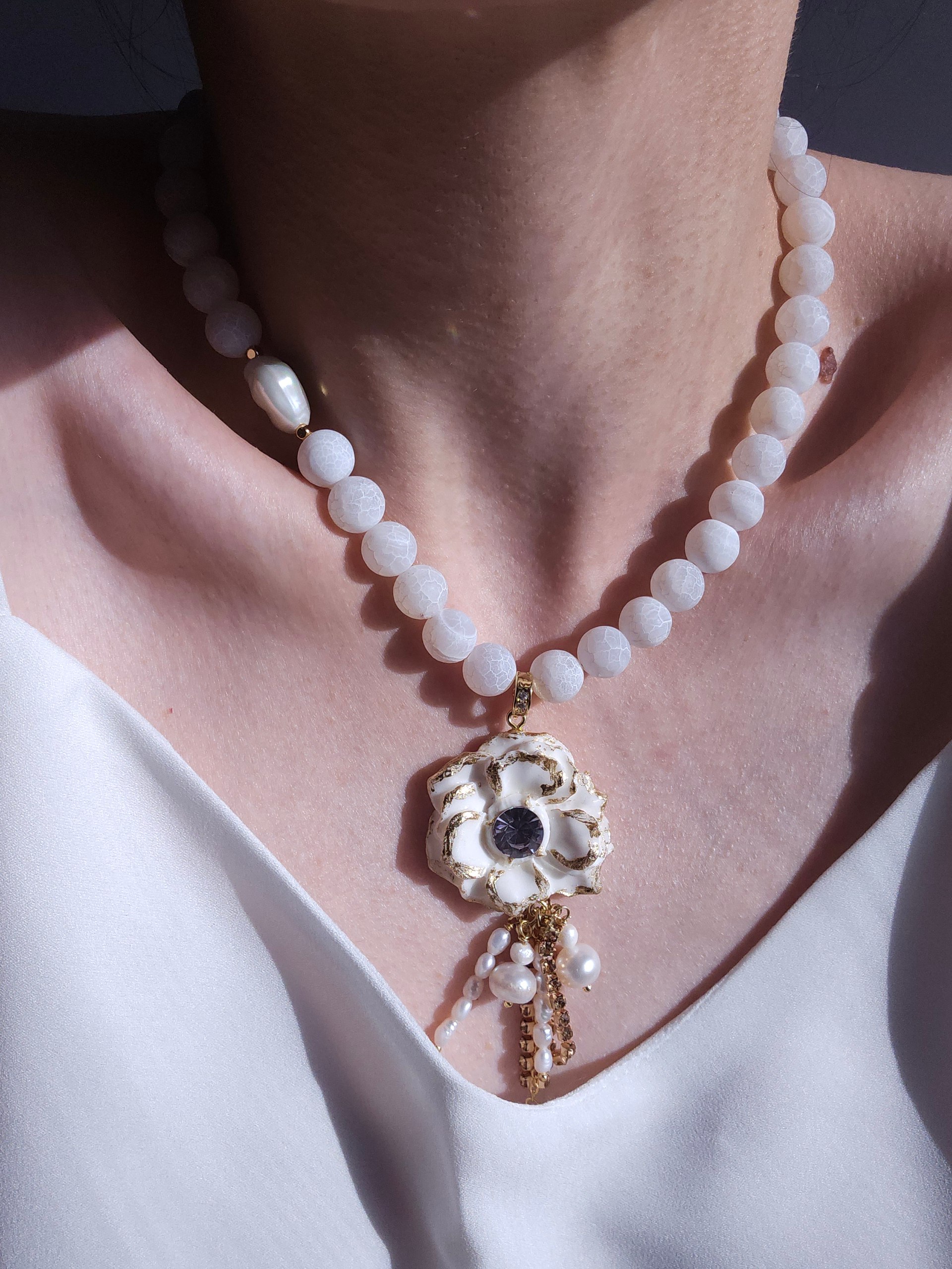 Polimer gildən hazırlanmış əl işi gül amulet