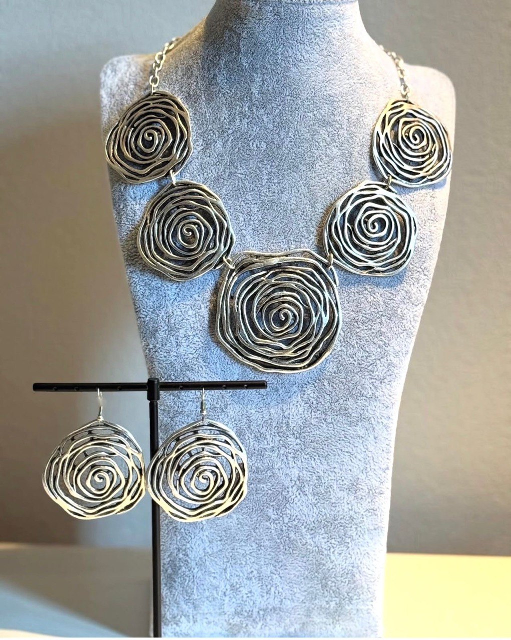 Necklace and  earings set