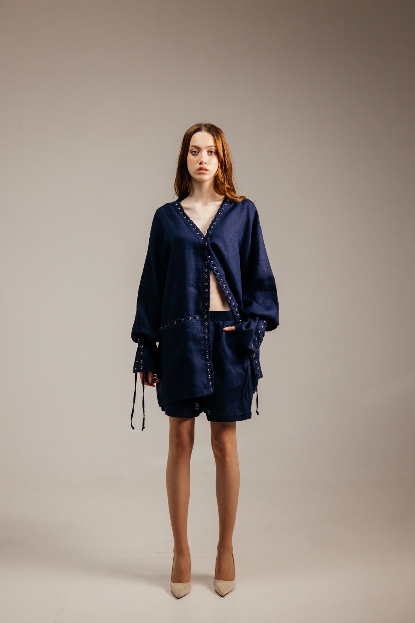 Dəst 2 parçadan ibarətdir